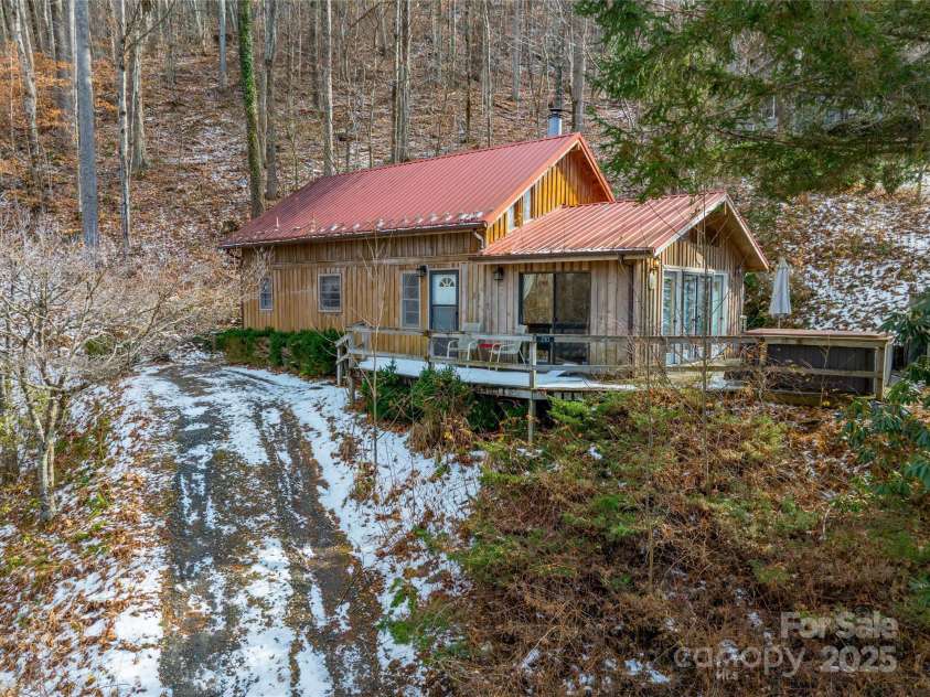 210 Bear Pen Road, Burnsville, NC 28714.  MLS# CAR4331746, YatesRealty ID 1944. 