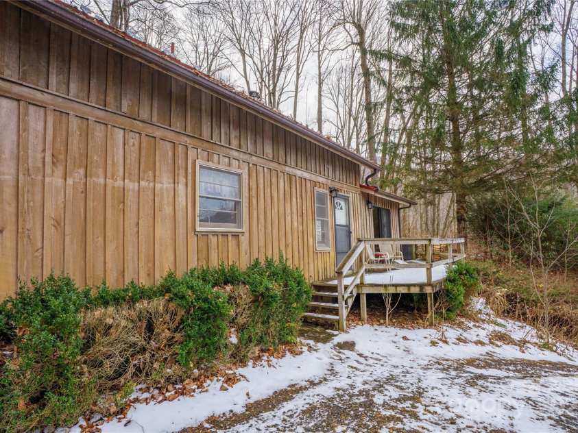 210 Bear Pen Road, Burnsville, NC 28714.  MLS# CAR4331746, YatesRealty ID 1944. 