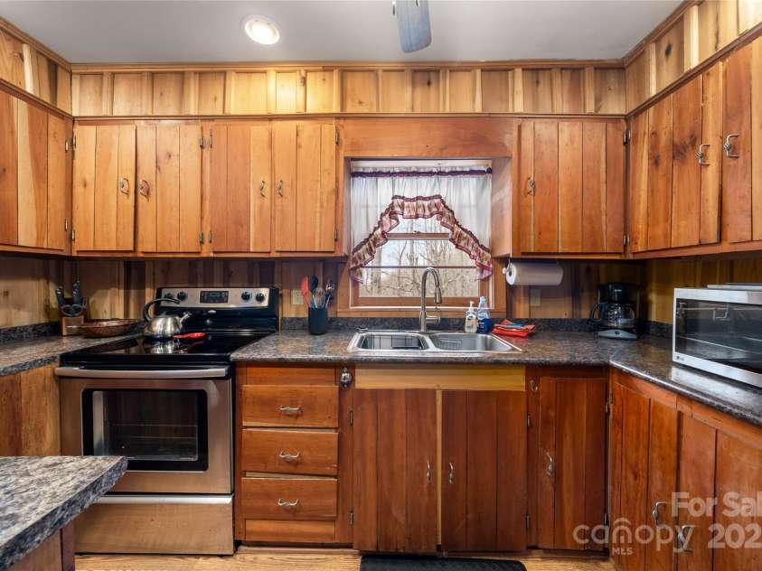 210 Bear Pen Road, Burnsville, NC 28714.  MLS# CAR4331746, YatesRealty ID 1944. 