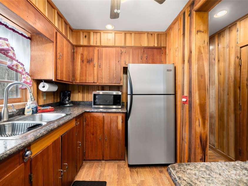 210 Bear Pen Road, Burnsville, NC 28714.  MLS# CAR4331746, YatesRealty ID 1944. 