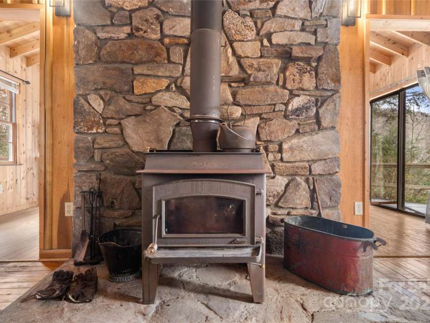 210 Bear Pen Road, Burnsville, NC 28714.  MLS# CAR4331746, YatesRealty ID 1944. 