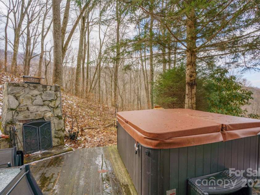 210 Bear Pen Road, Burnsville, NC 28714.  MLS# CAR4331746, YatesRealty ID 1944. 