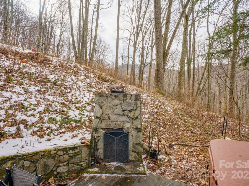 210 Bear Pen Road, Burnsville, NC 28714.  MLS# CAR4331746, YatesRealty ID 1944. 