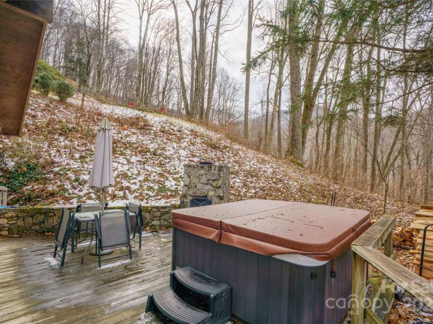 210 Bear Pen Road, Burnsville, NC 28714.  MLS# CAR4331746, YatesRealty ID 1944. 