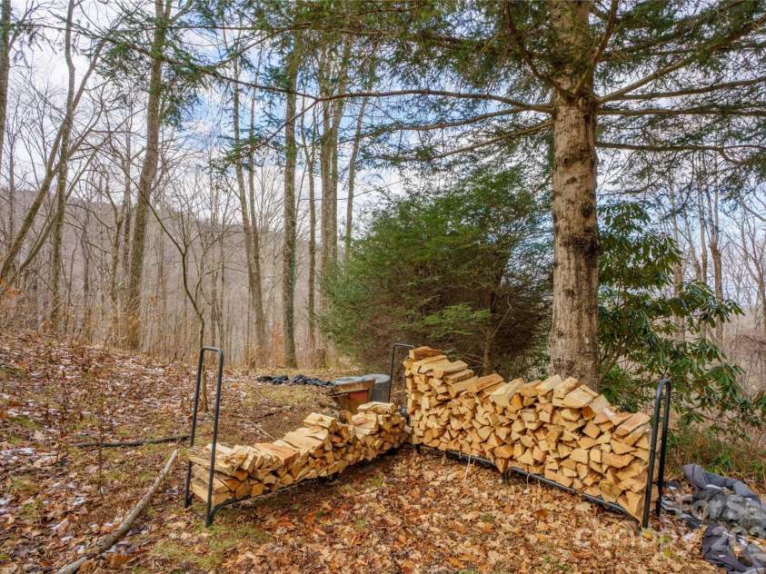 210 Bear Pen Road, Burnsville, NC 28714.  MLS# CAR4331746, YatesRealty ID 1944. 