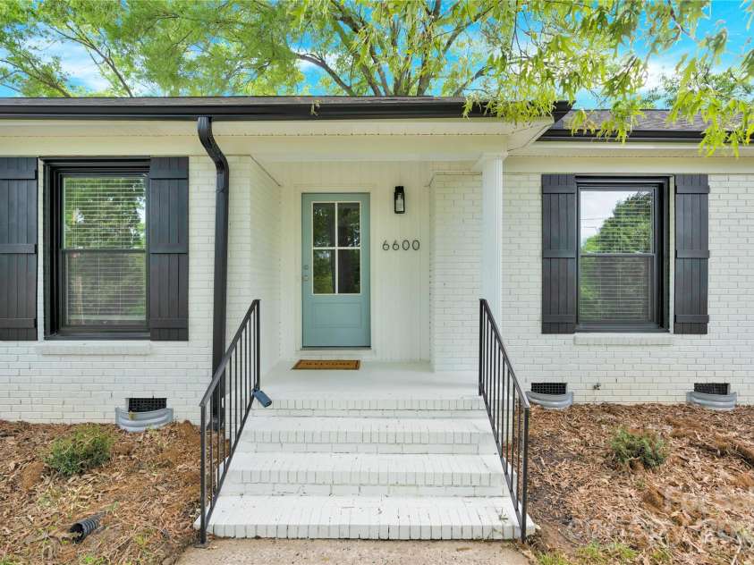 6600 Knightswood Drive, Charlotte, NC 28226.  MLS# CAR4249249, YatesRealty ID 1944. 