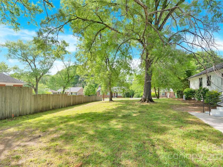 6600 Knightswood Drive, Charlotte, NC 28226.  MLS# CAR4249249, YatesRealty ID 1944. 