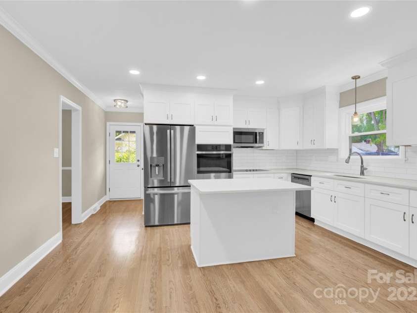 6600 Knightswood Drive, Charlotte, NC 28226.  MLS# CAR4249249, YatesRealty ID 1944. 