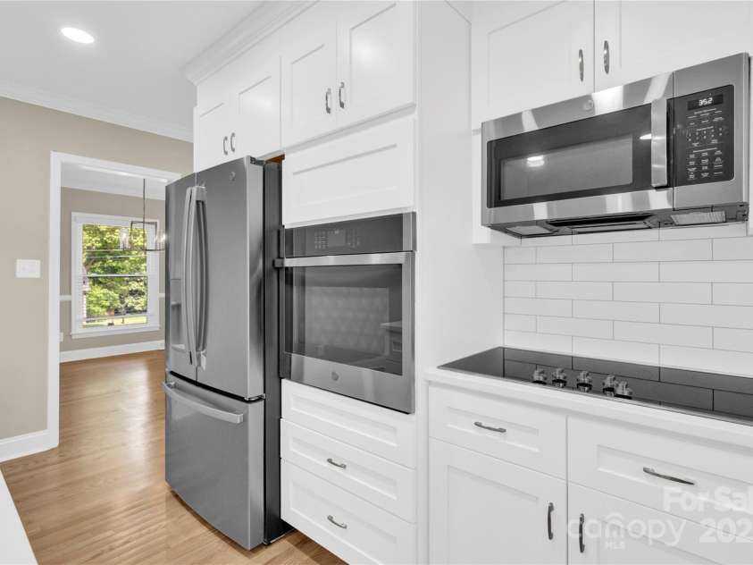6600 Knightswood Drive, Charlotte, NC 28226.  MLS# CAR4249249, YatesRealty ID 1944. 