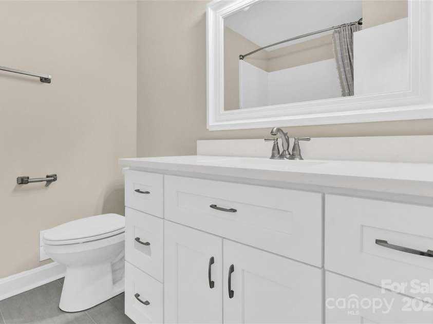 6600 Knightswood Drive, Charlotte, NC 28226.  MLS# CAR4249249, YatesRealty ID 1944. 