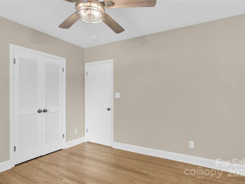 6600 Knightswood Drive, Charlotte, NC 28226.  MLS# CAR4249249, YatesRealty ID 1944. 