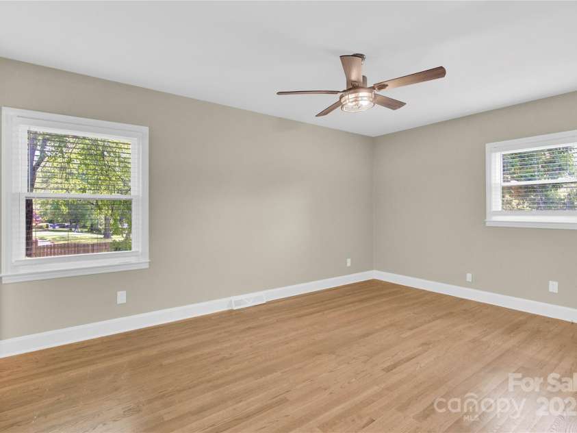 6600 Knightswood Drive, Charlotte, NC 28226.  MLS# CAR4249249, YatesRealty ID 1944. 