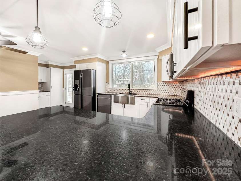 314 Euclid Avenue, Statesville, NC 28677.  MLS# CAR4257753, YatesRealty ID 19440. 