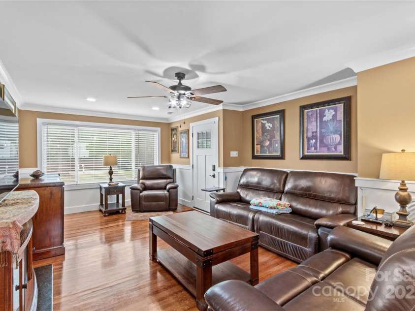 314 Euclid Avenue, Statesville, NC 28677.  MLS# CAR4257753, YatesRealty ID 19440. 