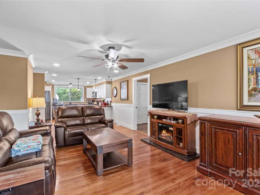 314 Euclid Avenue, Statesville, NC 28677.  MLS# CAR4257753, YatesRealty ID 19440. 