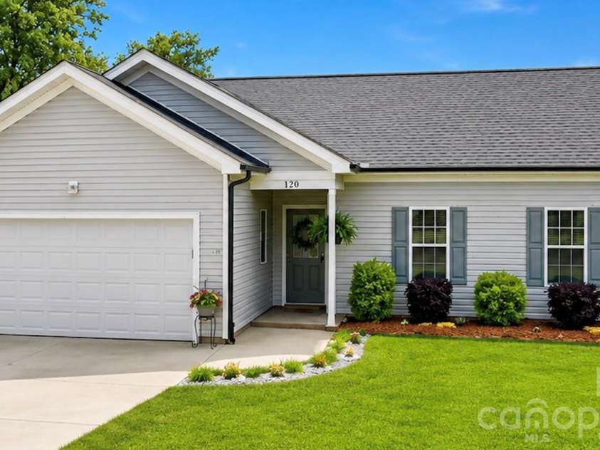 120 Elmwood Road, Statesville, NC 28625.  MLS# CAR4378515, YatesRealty ID 19441. 