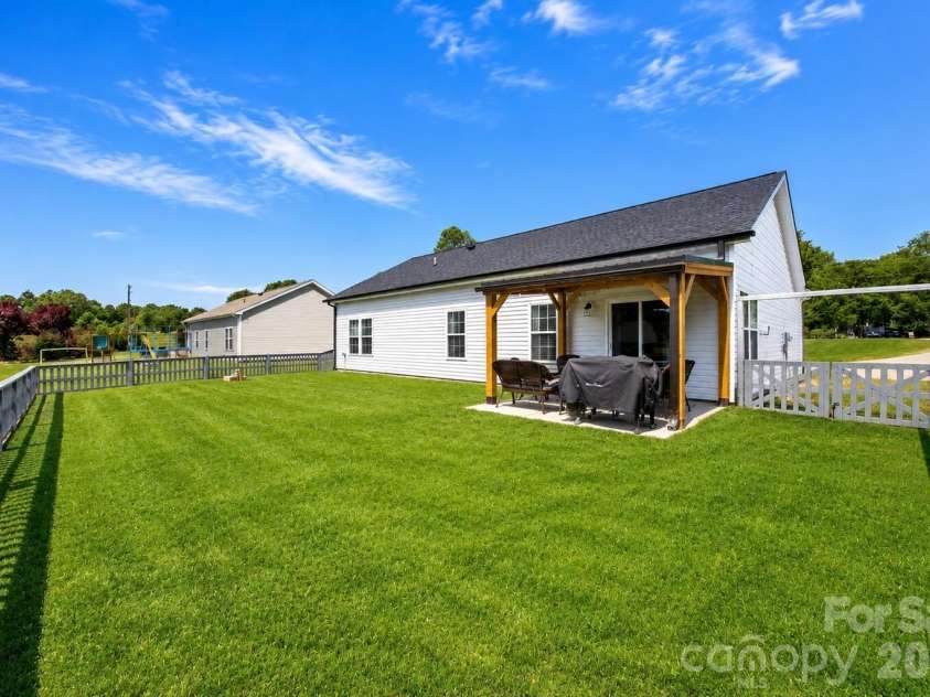 120 Elmwood Road, Statesville, NC 28625.  MLS# CAR4378515, YatesRealty ID 19441. 