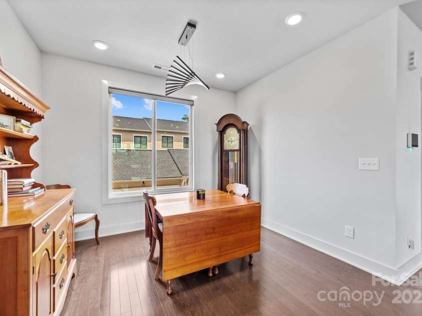 919 Cityscape Drive, Charlotte, NC 28205.  MLS# CAR4263066, YatesRealty ID 19441. Dining area