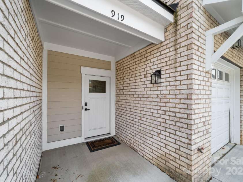 919 Cityscape Drive, Charlotte, NC 28205.  MLS# CAR4263066, YatesRealty ID 19441. Front Entry
