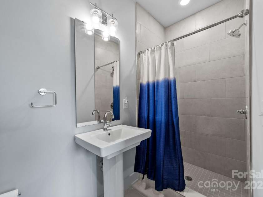 919 Cityscape Drive, Charlotte, NC 28205.  MLS# CAR4263066, YatesRealty ID 19441. Lower primary bath