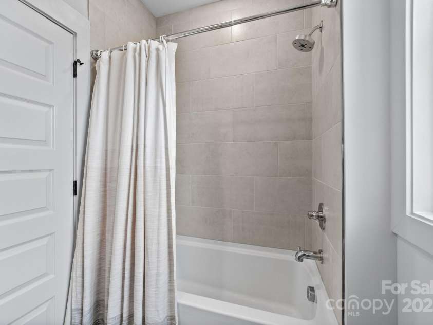 919 Cityscape Drive, Charlotte, NC 28205.  MLS# CAR4263066, YatesRealty ID 19441. Upper level guest shower