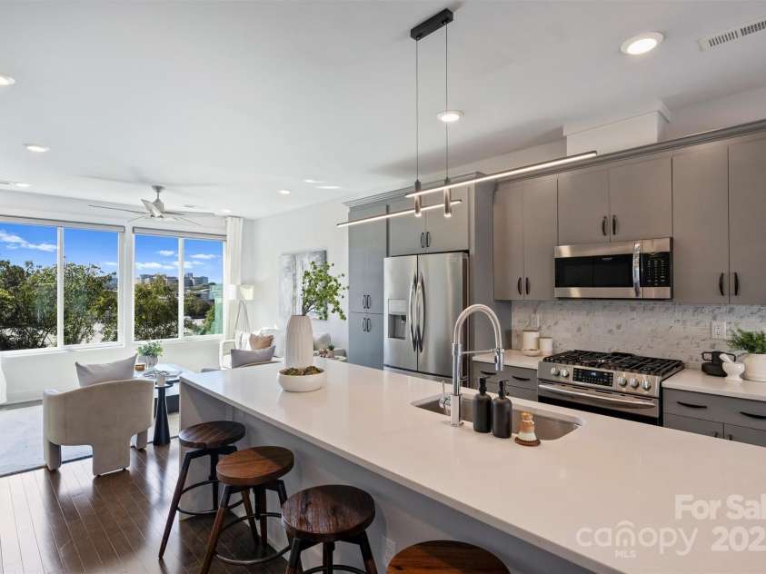 919 Cityscape Drive, Charlotte, NC 28205.  MLS# CAR4313409, YatesRealty ID 19441. A chef's delight!