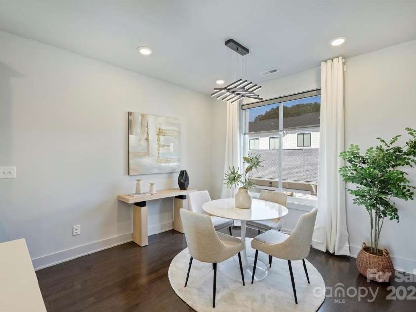 919 Cityscape Drive, Charlotte, NC 28205.  MLS# CAR4313409, YatesRealty ID 19441. Dining area