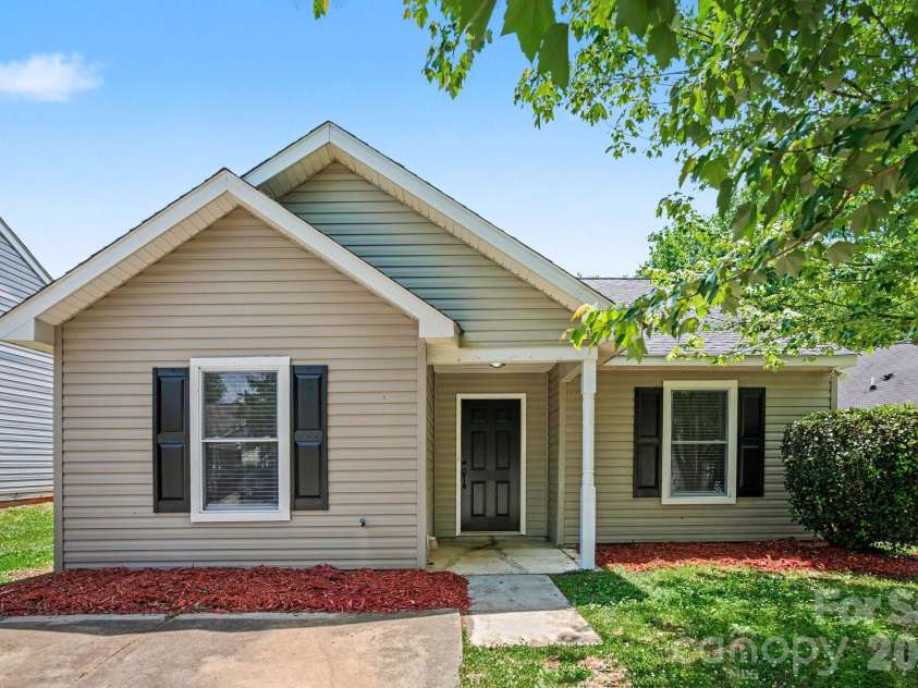 1610 Forest Stream Court, Charlotte, NC 28213.  MLS# CAR4378120, YatesRealty ID 19442. 