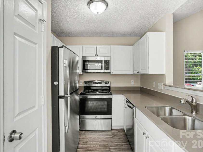 1610 Forest Stream Court, Charlotte, NC 28213.  MLS# CAR4378120, YatesRealty ID 19442. 