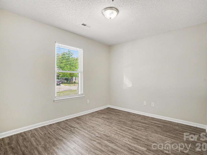 1610 Forest Stream Court, Charlotte, NC 28213.  MLS# CAR4378120, YatesRealty ID 19442. 