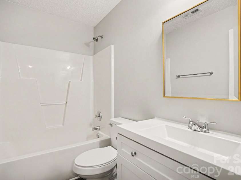 1610 Forest Stream Court, Charlotte, NC 28213.  MLS# CAR4378120, YatesRealty ID 19442. 