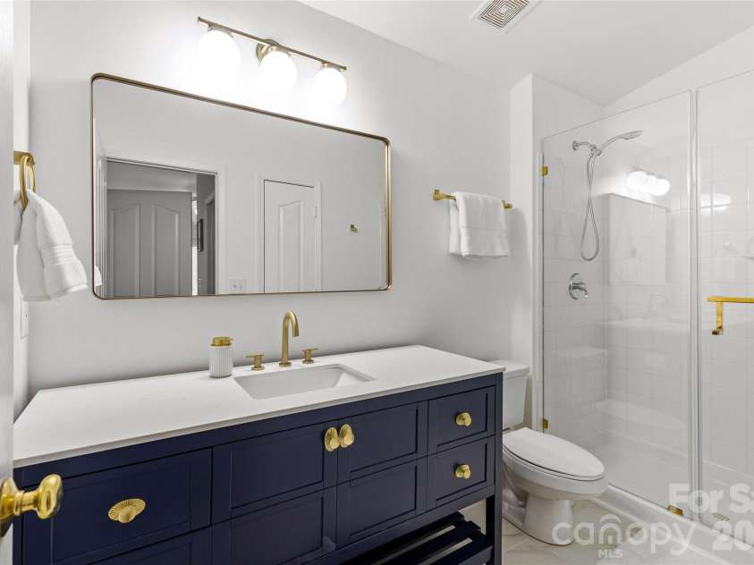 10652 Hill Point Court, Charlotte, NC 28262.  MLS# CAR4378290, YatesRealty ID 19443. Primary Bath