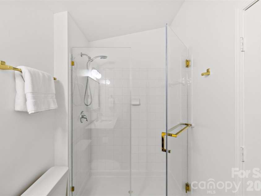 10652 Hill Point Court, Charlotte, NC 28262.  MLS# CAR4378290, YatesRealty ID 19443. Primary Bathroom