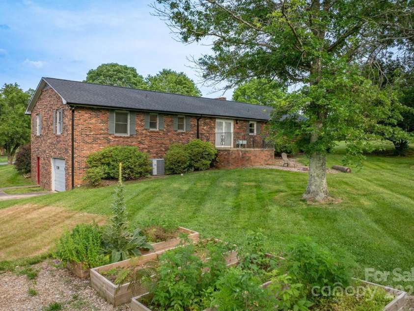 2653 Fairway Acres Circle, Lenoir, NC 28645.  MLS# CAR4264912, YatesRealty ID 19443. 