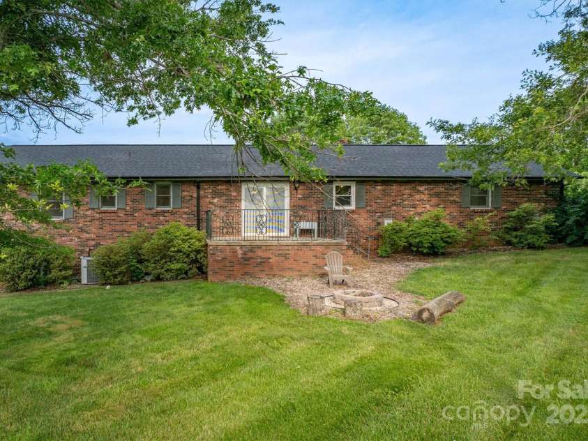 2653 Fairway Acres Circle, Lenoir, NC 28645.  MLS# CAR4264912, YatesRealty ID 19443. 