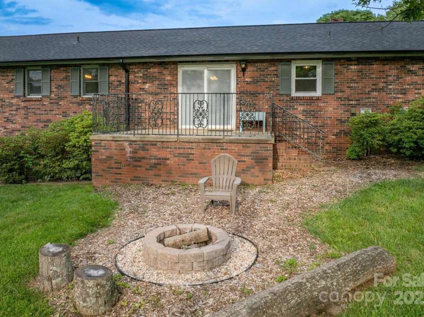 2653 Fairway Acres Circle, Lenoir, NC 28645.  MLS# CAR4264912, YatesRealty ID 19443. 