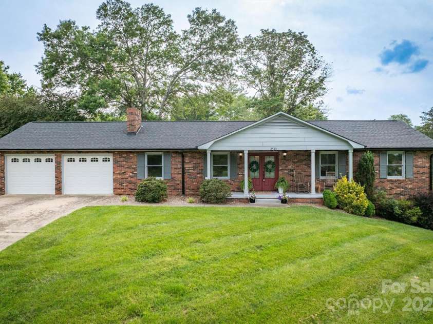 2653 Fairway Acres Circle, Lenoir, NC 28645.  MLS# CAR4264912, YatesRealty ID 19443. 