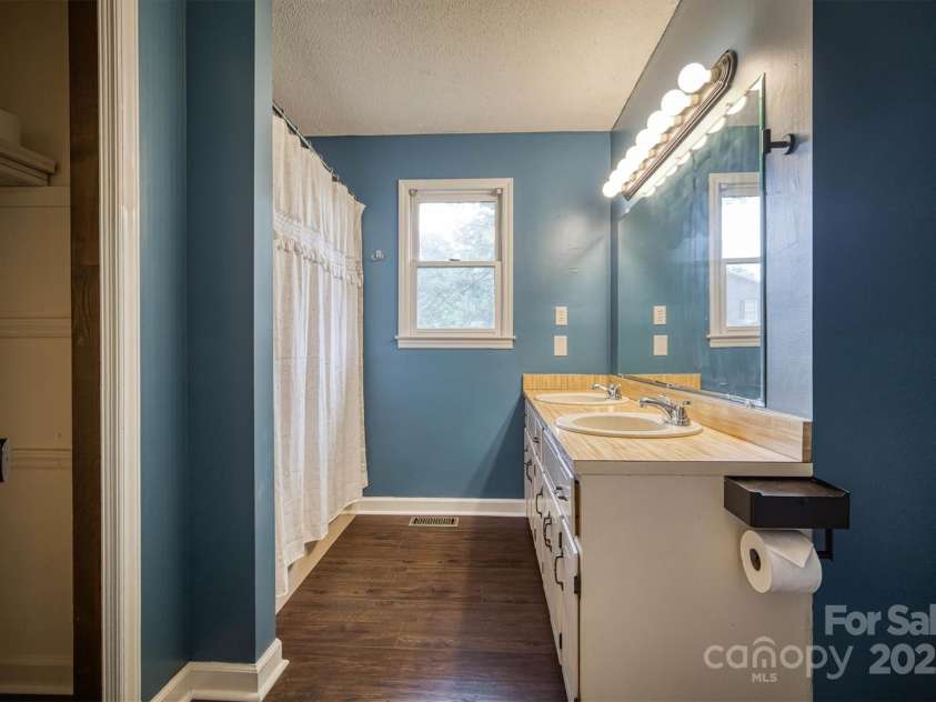 2653 Fairway Acres Circle, Lenoir, NC 28645.  MLS# CAR4264912, YatesRealty ID 19443. 