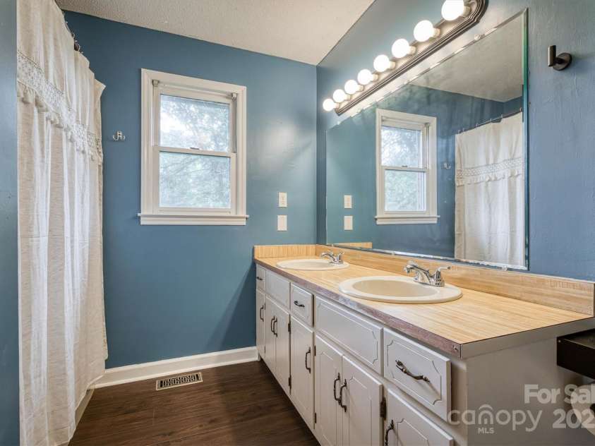 2653 Fairway Acres Circle, Lenoir, NC 28645.  MLS# CAR4264912, YatesRealty ID 19443. 