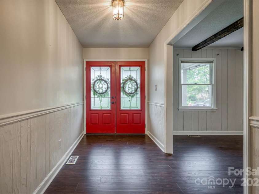 2653 Fairway Acres Circle, Lenoir, NC 28645.  MLS# CAR4264912, YatesRealty ID 19443. Beautiful Entryway - new flooring on main floor