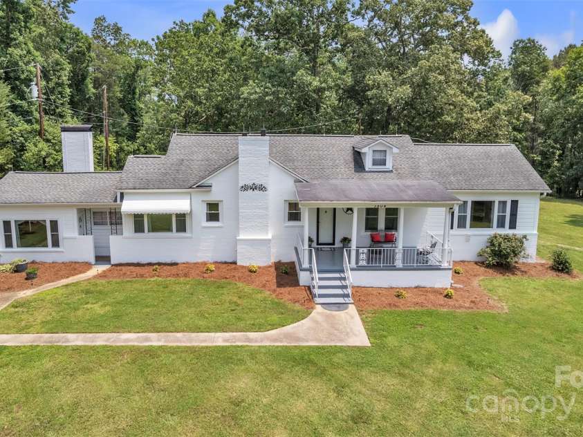 3804 Lippard Lane, Valdese, NC 28690.  MLS# CAR4266483, YatesRealty ID 19444. 