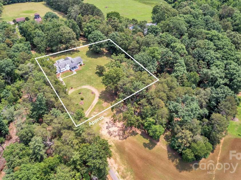 3804 Lippard Lane, Valdese, NC 28690.  MLS# CAR4266483, YatesRealty ID 19444. 