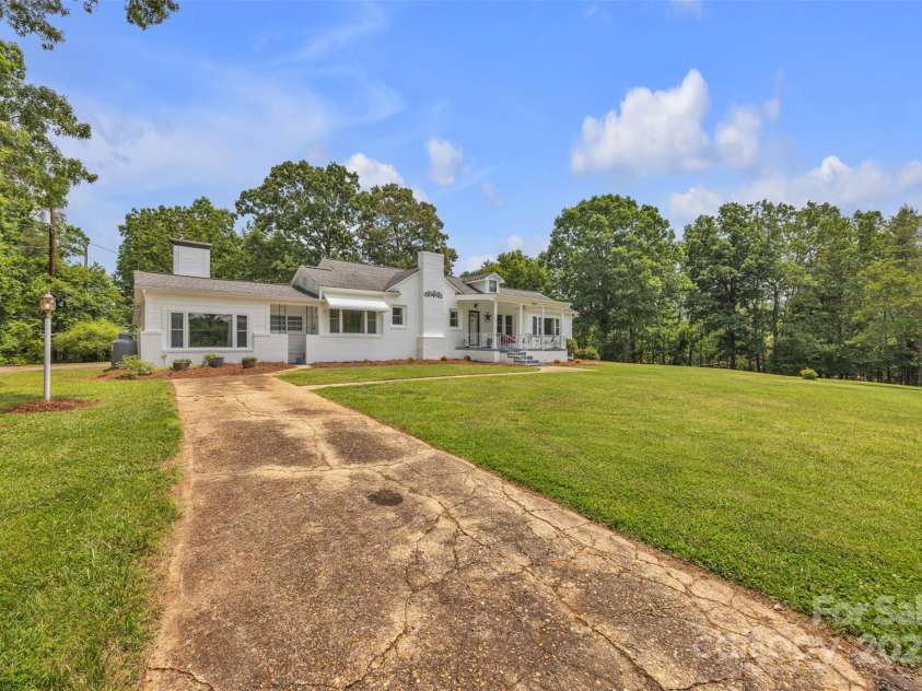 3804 Lippard Lane, Valdese, NC 28690.  MLS# CAR4266483, YatesRealty ID 19444. 