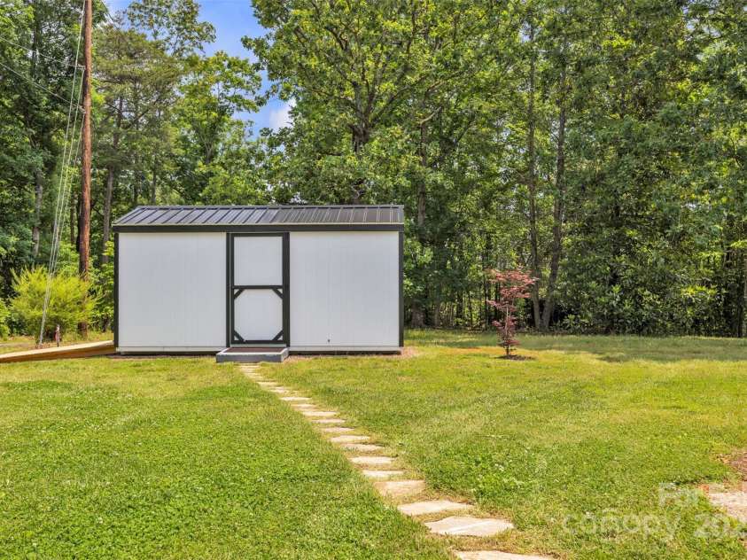 3804 Lippard Lane, Valdese, NC 28690.  MLS# CAR4266483, YatesRealty ID 19444. 