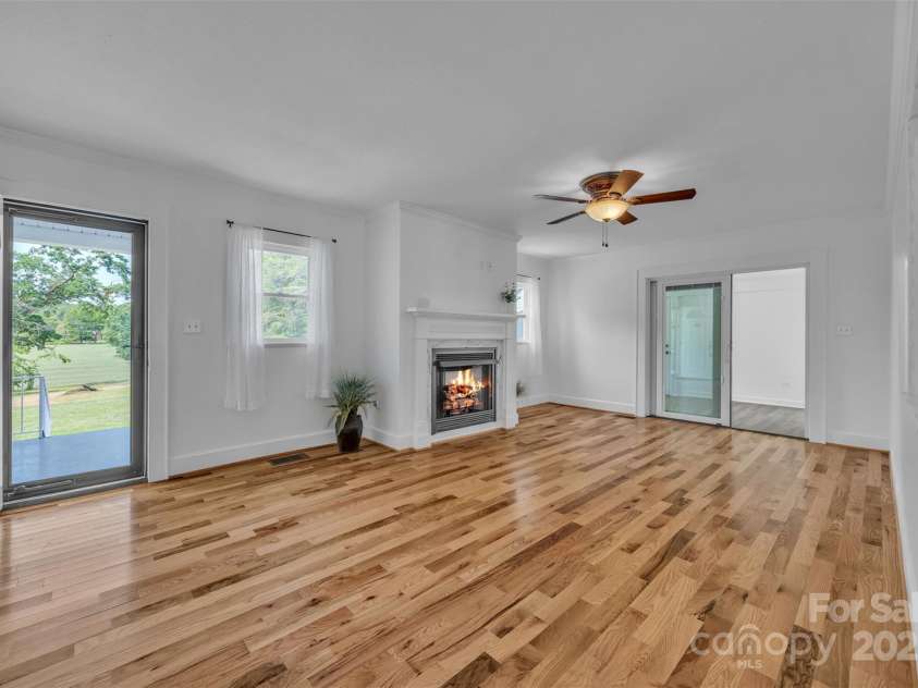 3804 Lippard Lane, Valdese, NC 28690.  MLS# CAR4266483, YatesRealty ID 19444. Family Room