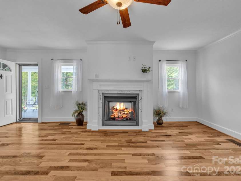 3804 Lippard Lane, Valdese, NC 28690.  MLS# CAR4266483, YatesRealty ID 19444. Family room