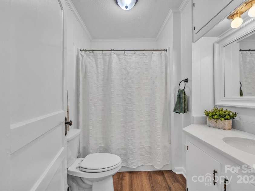3804 Lippard Lane, Valdese, NC 28690.  MLS# CAR4266483, YatesRealty ID 19444. Full bathroom