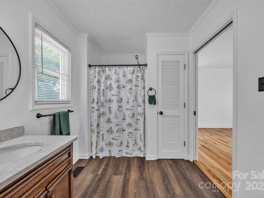 3804 Lippard Lane, Valdese, NC 28690.  MLS# CAR4266483, YatesRealty ID 19444. Primary bath