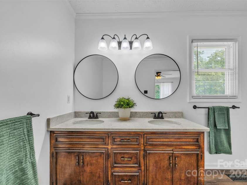 3804 Lippard Lane, Valdese, NC 28690.  MLS# CAR4266483, YatesRealty ID 19444. Primary bath