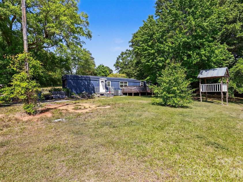 9937 Harwood Lane, Charlotte, NC 28214.  MLS# CAR4378200, YatesRealty ID 19445. Back yard